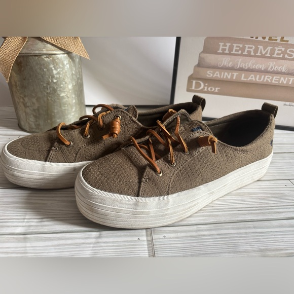 Sperry Crest Vibe Slip-On Platform Sneaker - Olive
Smocked Fabric - Picture 1 of 10